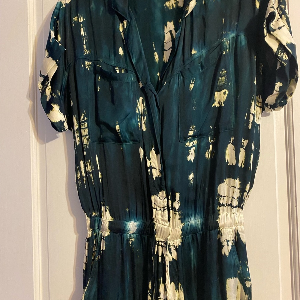 Casual comfy tie dye jumpsuit.  Feels like a creamy silk.